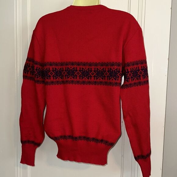 Vintage 70s Meister red wool sweater with navy blue snowflake pattern - Picture 7 of 12
